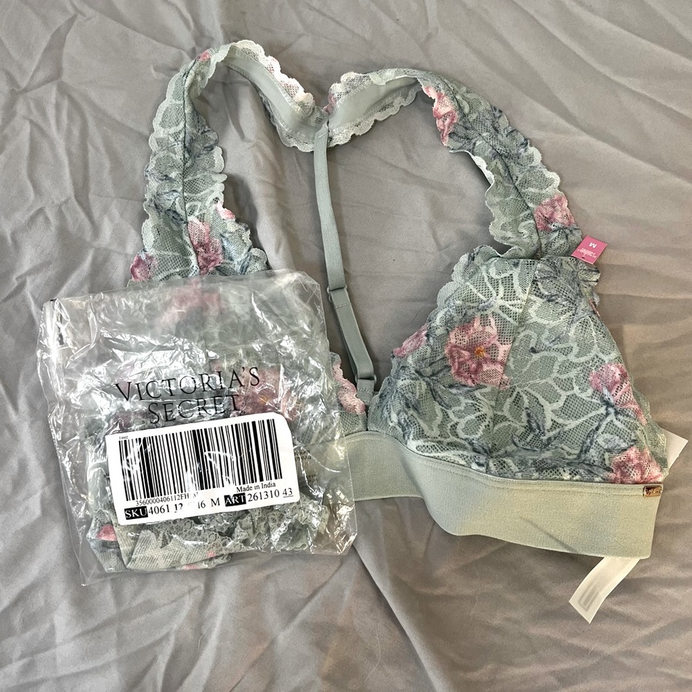 🌸🌸 NWT Beautiful bralette from Pink VS and matching underwear thong set 🌸🌸